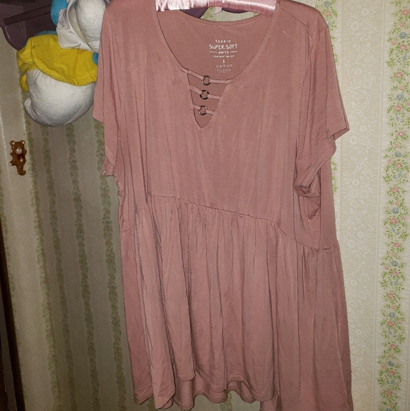 Torrid top with sexy v neck size 3 - Picture 1 of 3